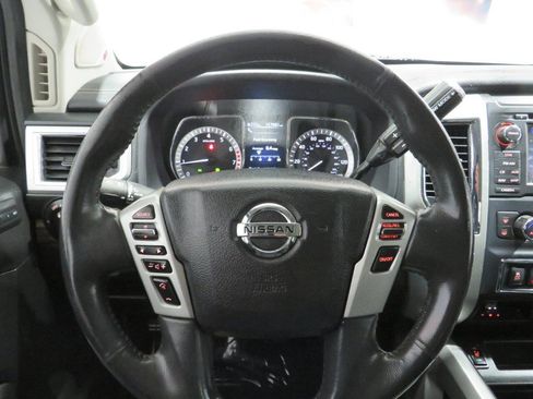 Used 2017 Nissan Titan SL w/ SL Towing Convenience Package image 15