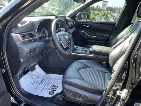 Used 2022 Toyota Highlander XSE AWD/4WD image 9