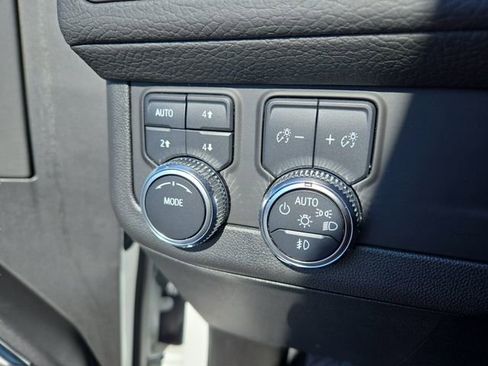 Used 2023 GMC Yukon Denali AWD/4WD image 18