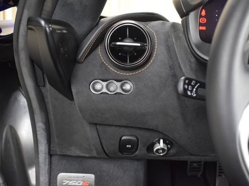 Used 2024 McLaren 750S Spider RWD image 25