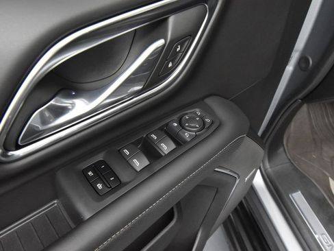 Used 2024 GMC Yukon XL SLT image 21