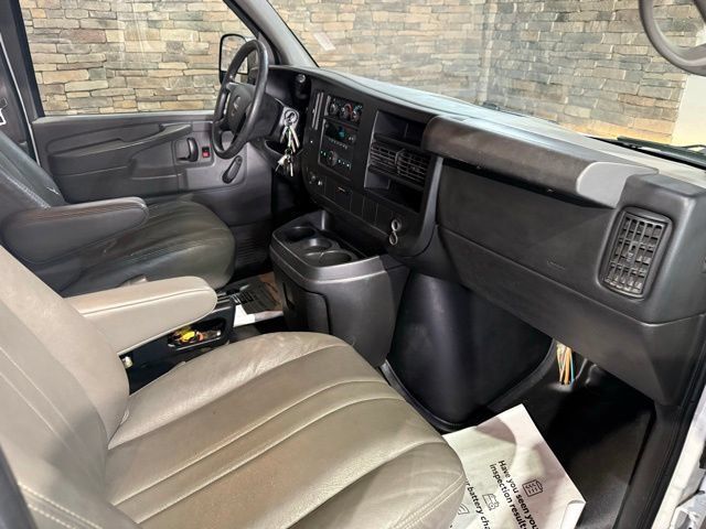 Used 2011 GMC Savana 1500 RWD image 22