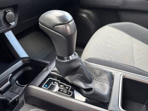 Used 2022 Toyota Tacoma TRD Off-Road image 27