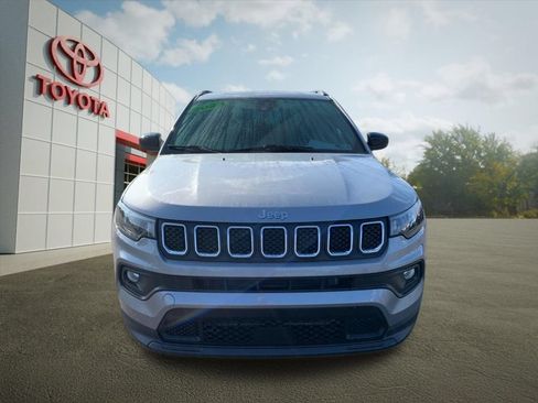 Used 2023 Jeep Compass Latitude AWD/4WD image 8