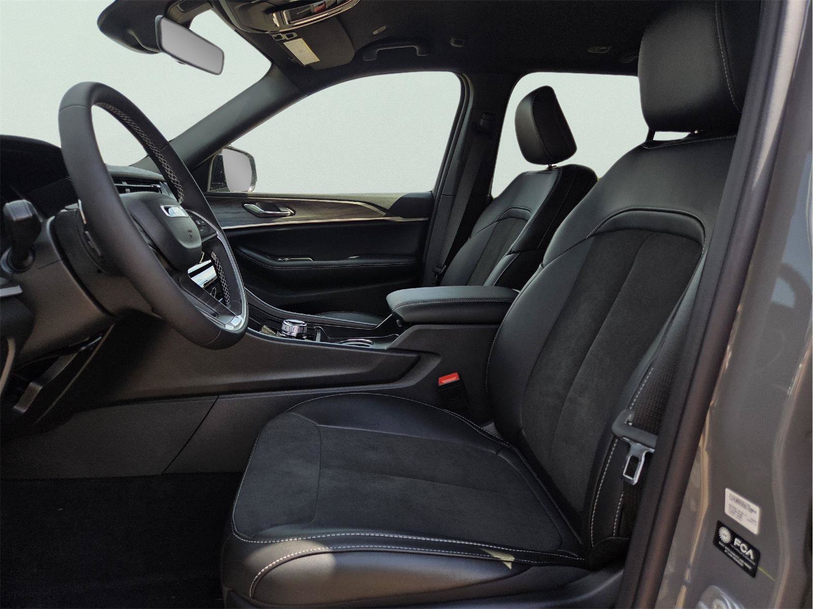New 2027 Jeep Grand Cherokee Altitude RWD image 10