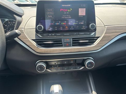 Used 2025 Nissan Altima 2.5 SV FWD image 16