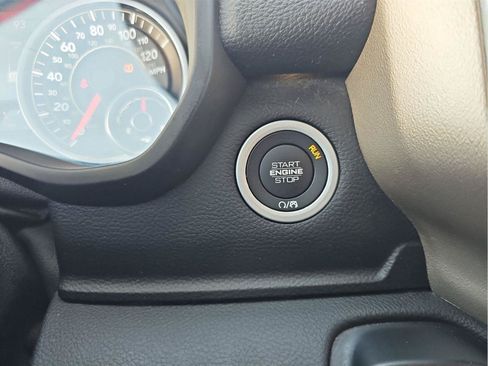 Used 2019 RAM 1500 Laramie AWD/4WD image 21