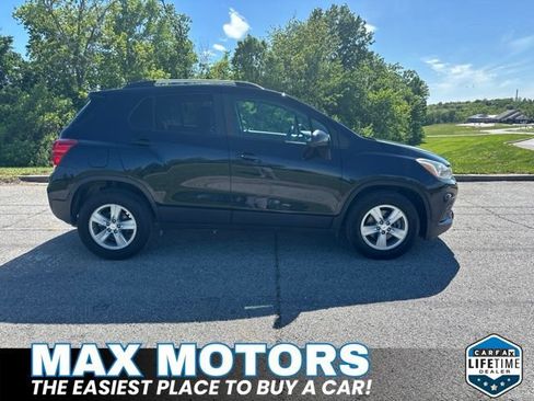 Used 2022 Chevrolet Trax LT w/ Driver Confidence Package AWD/4WD image 3