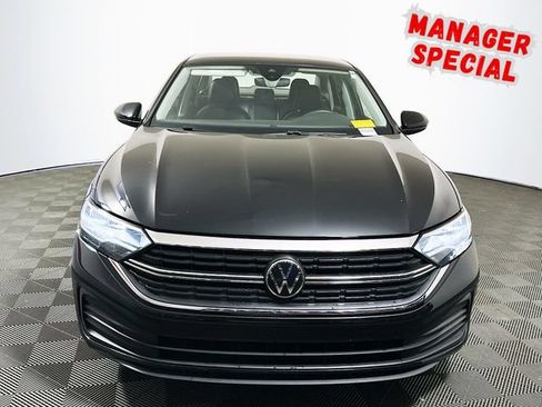 Used 2024 Volkswagen Jetta SE FWD image 3