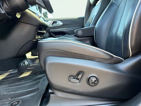 Used 2020 Chrysler Pacifica Limited FWD image 46