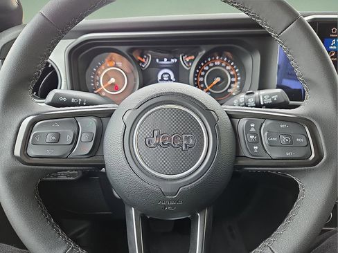 Used 2025 Jeep Wrangler Unlimited Sport AWD/4WD image 24
