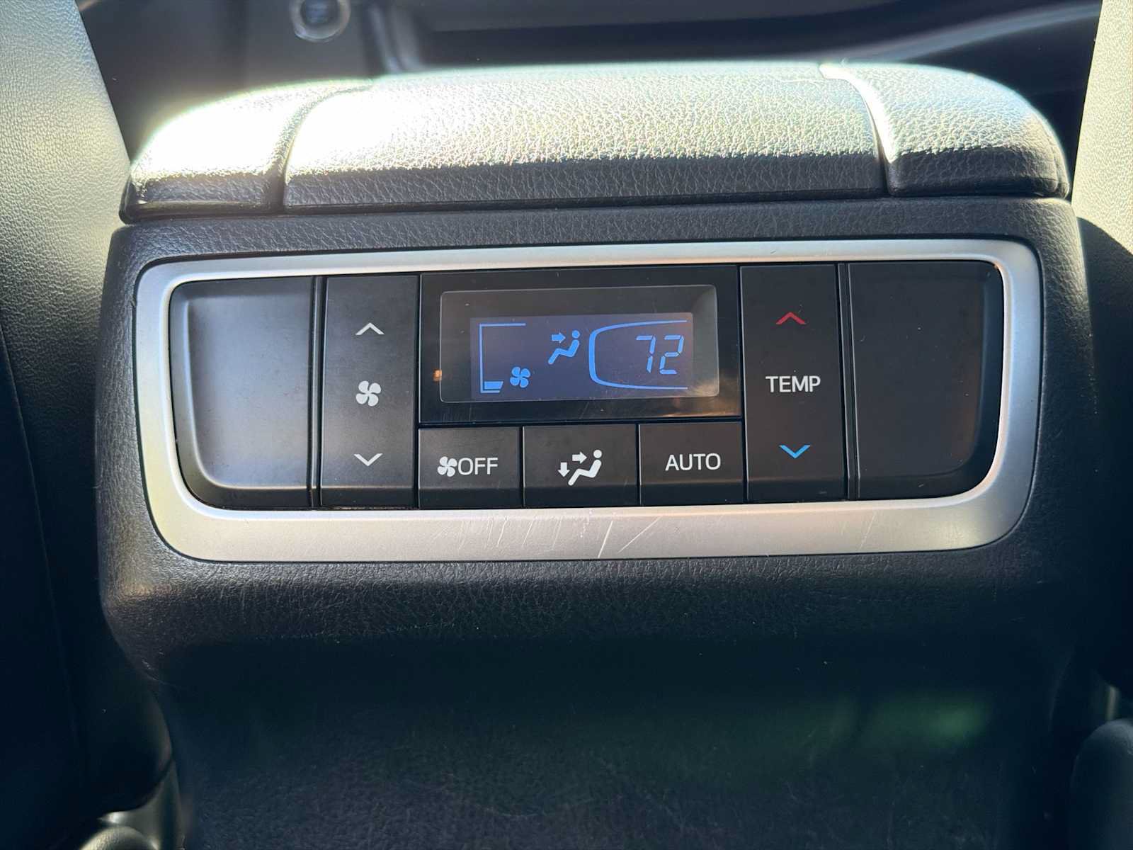 Used 2019 Toyota Highlander XLE AWD/4WD image 33
