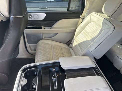 Used 2020 Lincoln Navigator Black Label w/ Cargo Convenience Package image 12