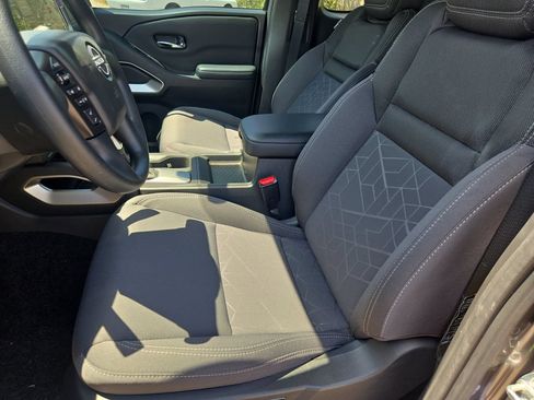 Used 2025 Nissan Frontier SV RWD image 17