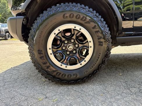 Certified 2023 Ford Bronco Badlands w/ Sasquatch Package AWD/4WD image 10
