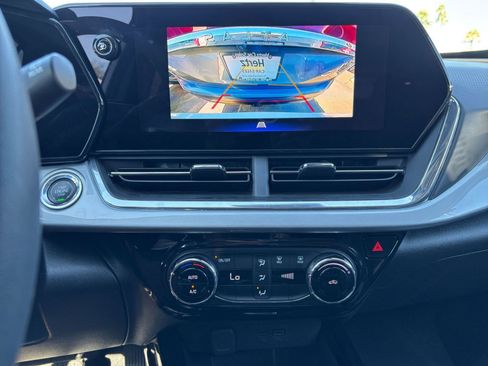 Used 2025 Chevrolet Trax LT image 17
