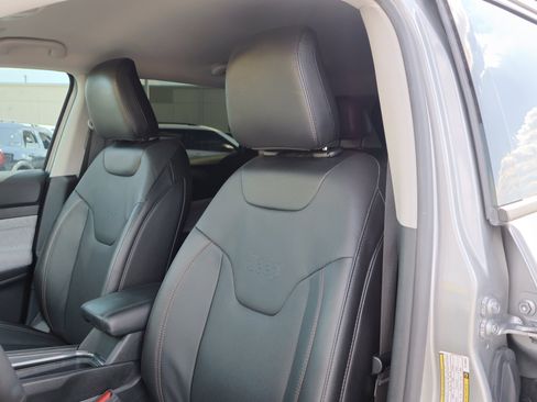 Used 2022 Jeep Compass Latitude image 11