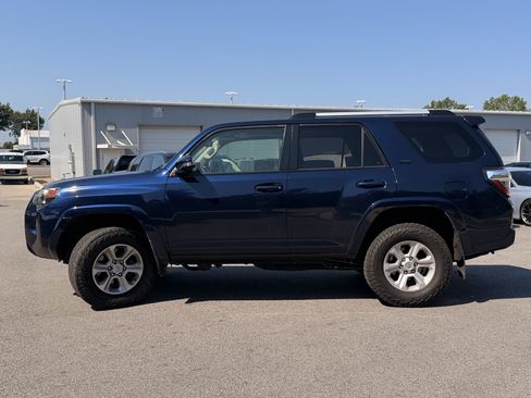 Used 2020 Toyota 4Runner SR5 Premium w/ Moonroof Package AWD/4WD image 9