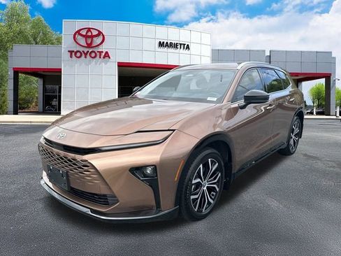 Certified 2025 Toyota Crown Signia image 25