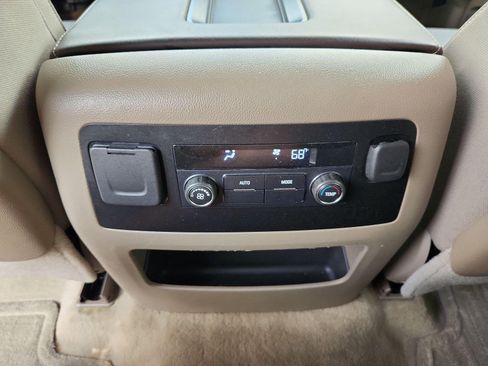 Used 2015 Chevrolet Suburban LS RWD image 8