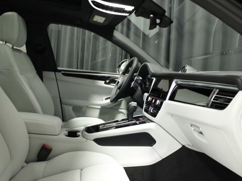 New 2026 Porsche Macan image 30