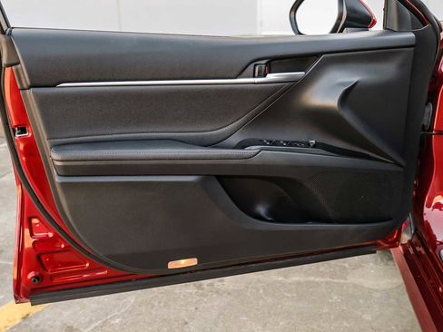 Used 2018 Toyota Camry XLE image 42