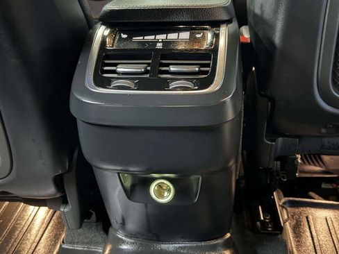 Used 2017 Volvo XC90 T6 Momentum w/ Vision Package image 33