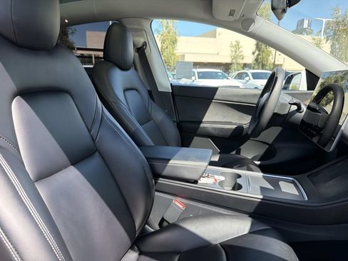 Used 2021 Tesla Model Y Long Range AWD/4WD image 25