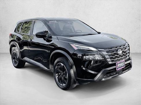 Used 2024 Nissan Rogue SV image 3