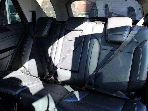 Used 2015 Mercedes-Benz ML 350 ML 350 Sport Utility 4D image 21