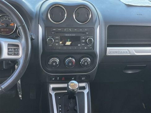 Used 2017 Jeep Compass Latitude image 14