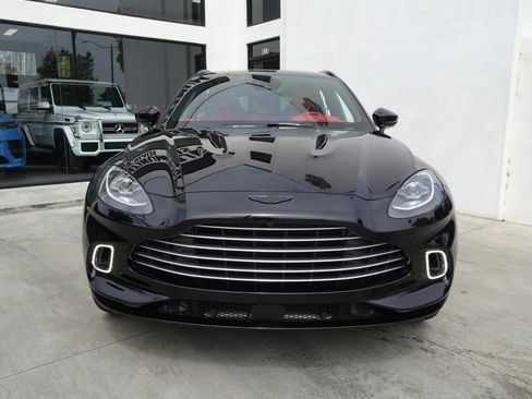 Used 2022 Aston Martin DBX AWD/4WD image 2