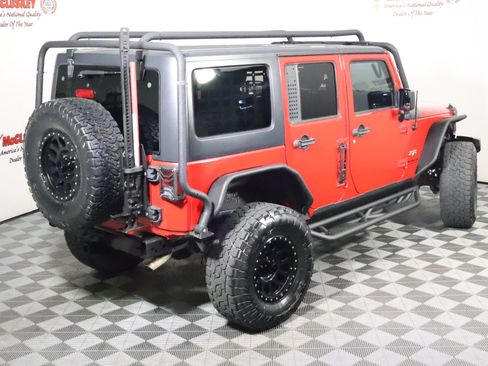 Used 2016 Jeep Wrangler Unlimited Sahara w/ Connectivity Group AWD/4WD image 4