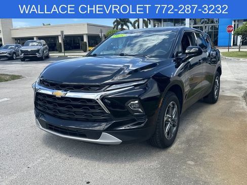 Used 2025 Chevrolet Blazer LT FWD image 3