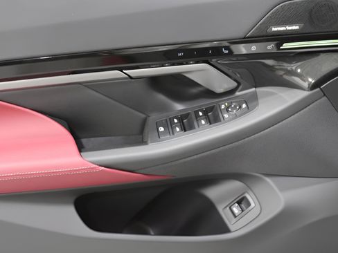 Certified 2025 BMW 530i xDrive w/ Premium Package image 30