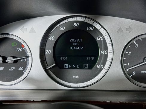 Used 2010 Mercedes-Benz GLK 350 4MATIC image 38