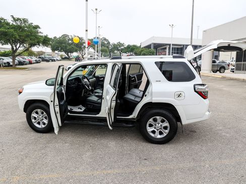Used 2022 Toyota 4Runner SR5 Premium w/ Moonroof Package AWD/4WD image 11