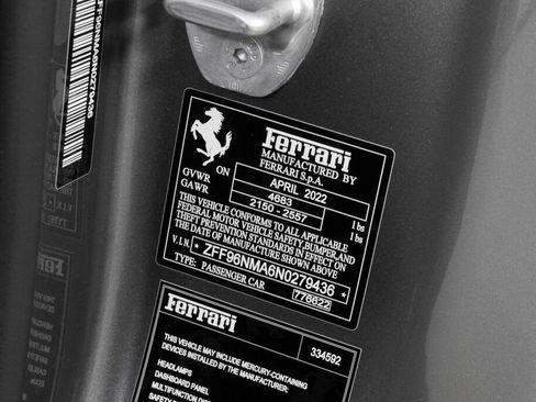 Used 2022 Ferrari SF90 Spider image 28