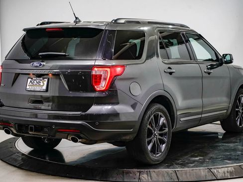 Used 2019 Ford Explorer XLT w/ Equipment Group 202A image 4