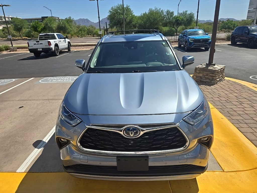Used 2020 Toyota Highlander Platinum AWD/4WD image 2