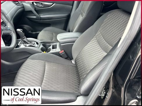 Used 2019 Nissan Rogue SV w/ Premium Package FWD image 17