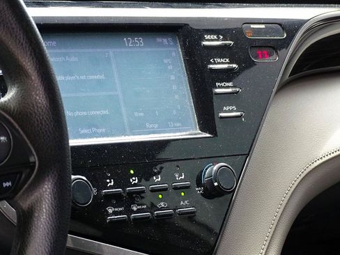 Used 2019 Toyota Camry LE FWD image 16