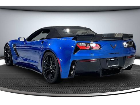 Used 2015 Chevrolet Corvette Z06 w/ 3LZ Preferred Equipment Group RWD image 17