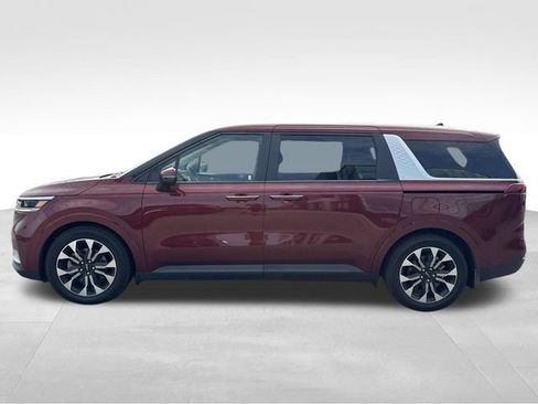 Used 2024 Kia Carnival EX FWD image 2