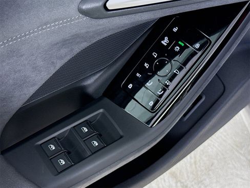 New 2025 Audi S6 e-tron Premium image 17