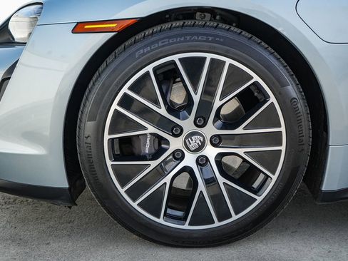 Used 2021 Porsche Taycan image 10