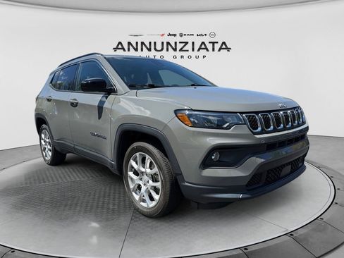 Used 2023 Jeep Compass Latitude w/ Sun and Sound Group AWD/4WD image 7