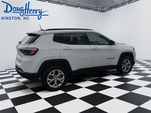 Used 2024 Jeep Compass Latitude image 5