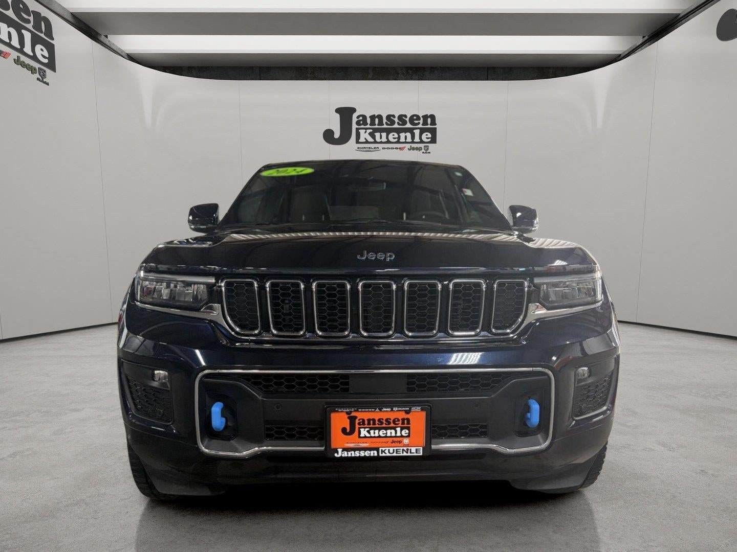 Used 2024 Jeep Grand Cherokee Overland w/ Trailer Tow Package AWD/4WD image 4