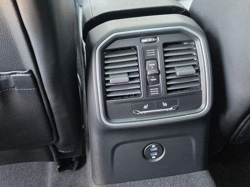Certified 2025 Porsche Macan Turbo AWD/4WD image 22